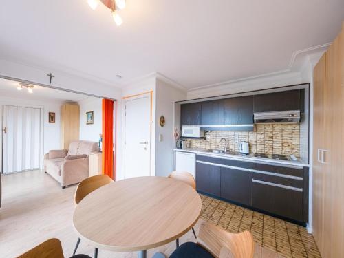 a living room with a table and a kitchen at Rubens - 0505 in Middelkerke