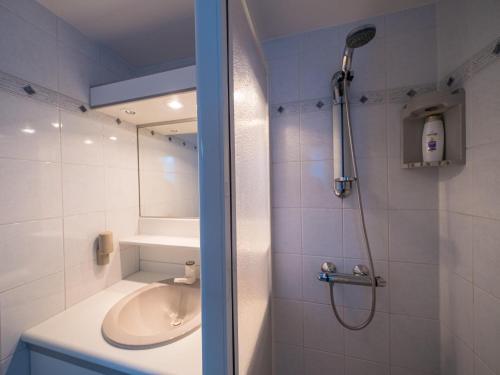 a bathroom with a shower and a sink at Westenwind - Nr. 3 + park. in Middelkerke