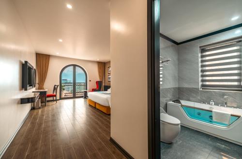 a hotel room with a bathroom with a bed and a tub at Dream Future VangVieng Hotel in Vang Vieng