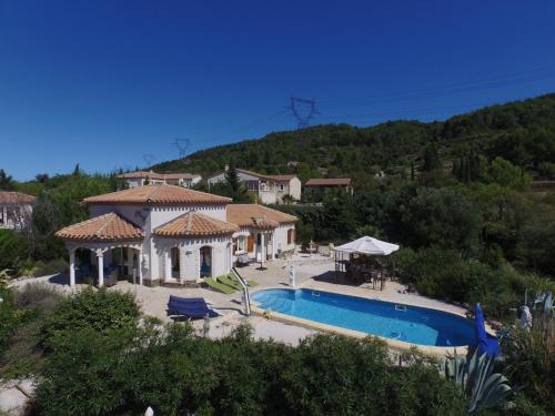 Piscina a Serre Oupia o a prop