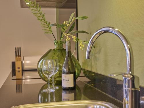 a bottle of wine and a glass on a counter at Sauna Zee 27A in Colijnsplaat