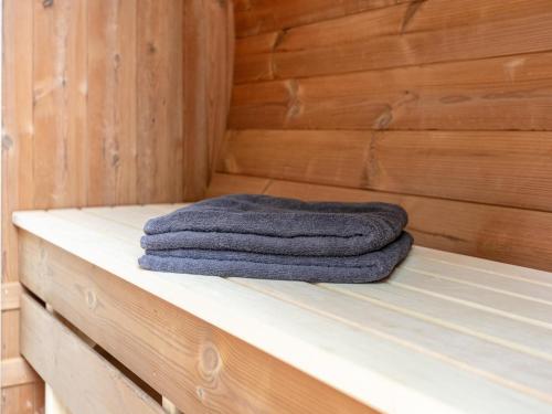 a towel sitting on a shelf in a sauna at De Fazant in Hulshorst