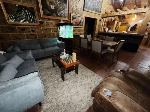 a living room with a couch and a fish tank at Villa Rancho el piñón in Ezequiel Montes