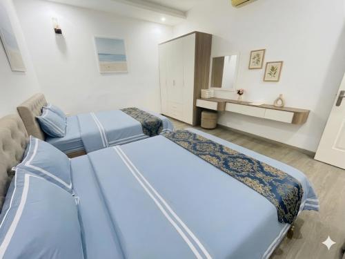 two beds in a small room with a mirror at Mermaid-Oasky-50m to ThápTamThắng&Biển in Vung Tau