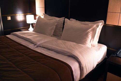  Hotel Lilia Yerevan -  Room  picture :   Tea/Coffee maker    Shower    Bath                           