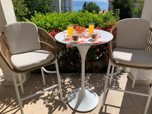 Deluxe apartment Dora with a private covered parking see view