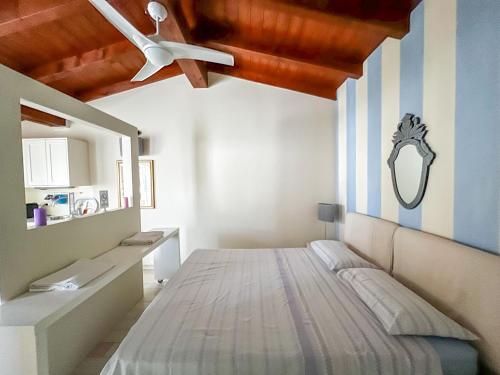 a bedroom with a bed and a ceiling fan at Sonomusica B&B in Gazzola Di Rivalta