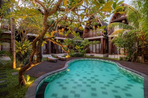 a swimming pool in the courtyard of a resort at Cove Dadeka in Canggu