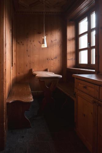 a bathroom with a sink and a window at Superseegarten in Bad Wiessee