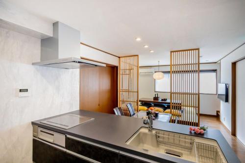 Luxury Japanese Villa丨Family-Friendly丨Fits Groups丨Near Osaka Castle丨450m to Kyobashi丨Rakui