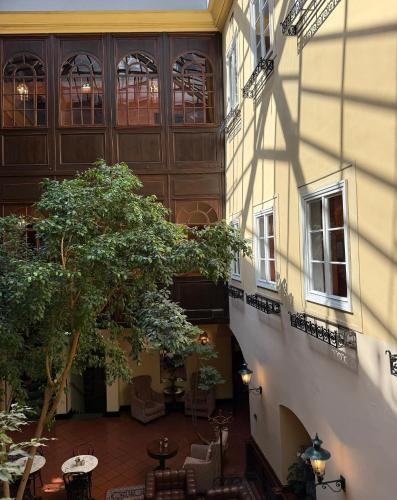 Hotel König von Ungarn — Patio