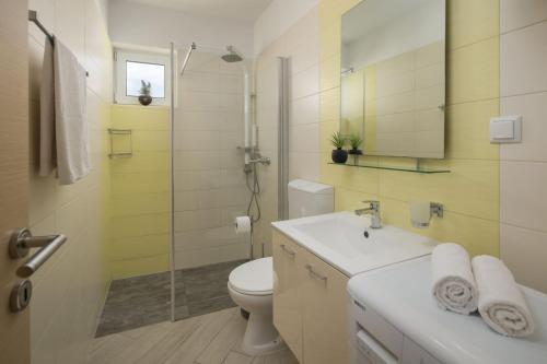 a bathroom with a toilet and a sink and a shower at Apartment Lemon & Soul in Selce