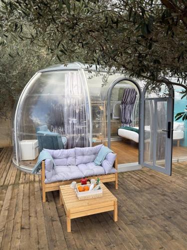 a living room with a purple couch in a dome at Sial Skynest in Vlorë