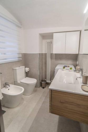 a bathroom with a toilet and a sink at Apartment Sole e Luna - Fronte Mare in Nettuno