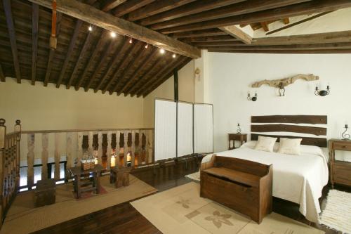 a bedroom with a bed and a table in a room at La Rinconera in Mingorría