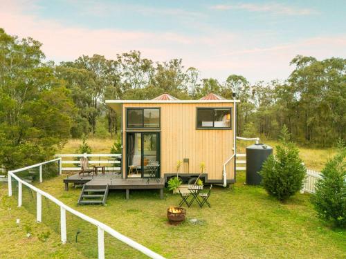 a tiny house in the middle of a yard at Yellow Rock Views by Tiny Away in Broke