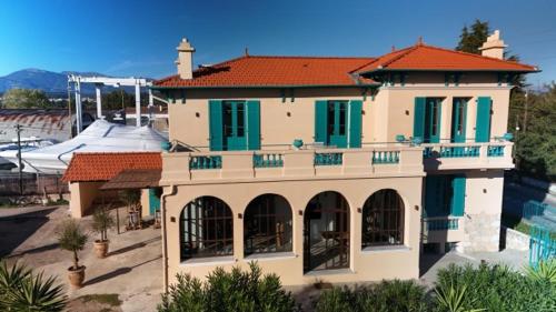 Grand Appartement 4 pièces dans Villa de charme rénovée proche plages et centre ville d'Antibes, Côte d'Azur