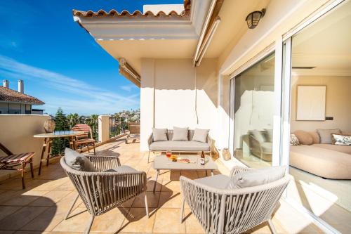 La Arcada Aloha Hill Club