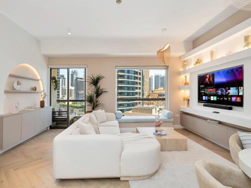 Royal Vista 31-Chic 1BR Pool Gym 5 mins to Walk Marina Beach