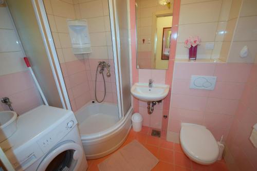 Phòng tắm tại Apartments Ravlic