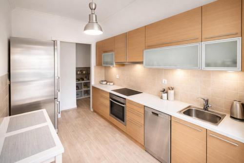 Spacious 3-Bedroom Apartment in Pagrati near Kallimarmaro