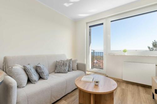 Bright & Modern Apartment with Balcony and Seaview by Noclegi Renters