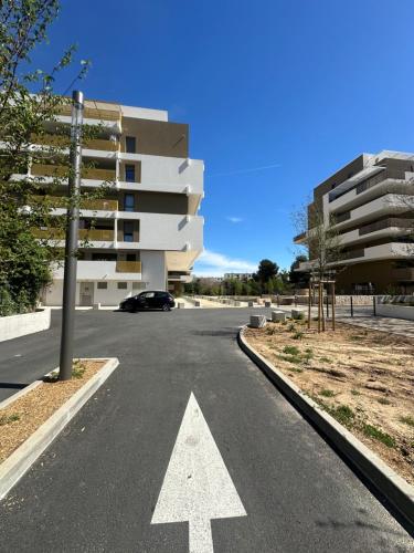 Cosy Suite - standing, calme, arboré, parking, 15 min de la plage