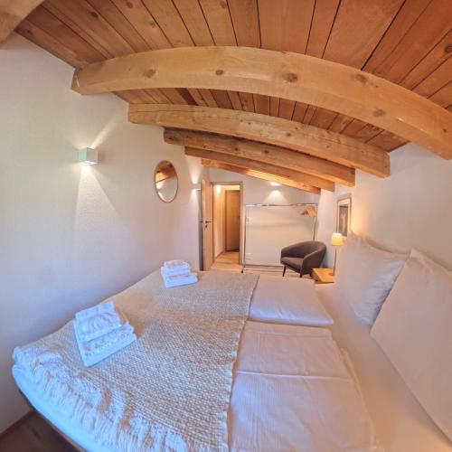 Apartment with mountain view