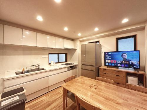 OMOYI-HOUSE Spacious 4BR Sleeps 8 in Shinjuku-Yoyogi Private 4 Floors with Big Balcony Near Gyoen Takashimaya Isetan