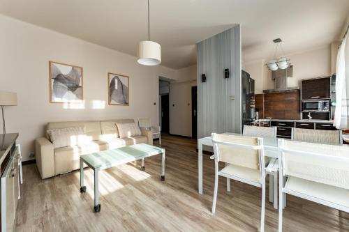 Officers Quarters Apartment by BookingHost