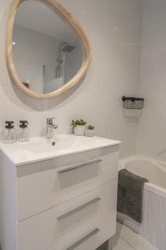 Contemporary 1 Bed Apartment in Marina Park Lagos