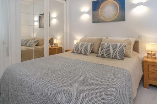 Contemporary 1 Bed Apartment in Marina Park Lagos