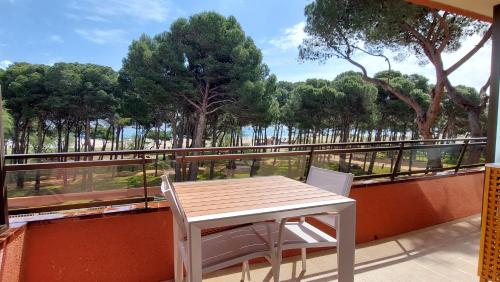 Primera Línea con Vistas al Mar y Piscina