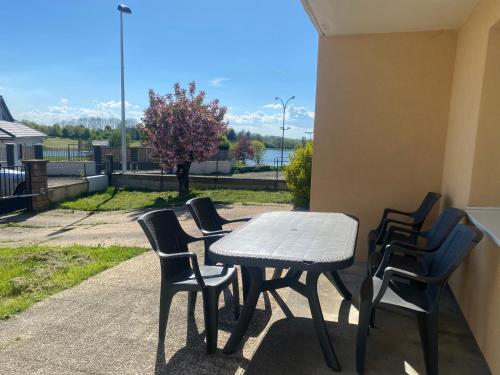 Appartement au bord du lac avec terrasse