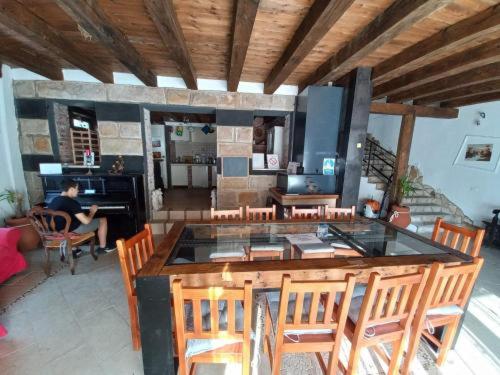a kitchen and dining room with a table and chairs at Dvorac Castelo DB 2022 in Vrnjačka Banja