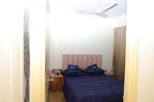 a bedroom with a blue bed with blue pillows at FabHotel Aqua Pearl Inn in Navi Mumbai
