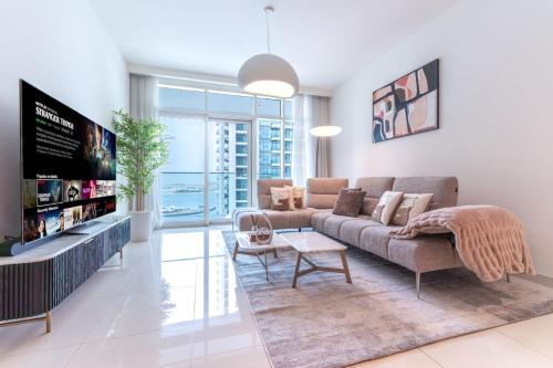 1BHK Beach View Apartment - Pool and Gym