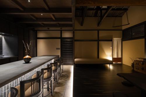 a bar in a room with chairs and a couch at MUSUBI Hakone in Sengokuhara