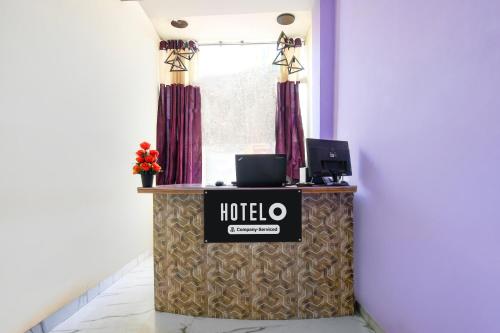 a hotel reception desk in a hotel room at Hotel O Bhubaneshwar Near ITER College in Bhubaneshwar