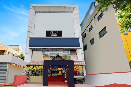 a rendering of the front of a building at Collection O Victoria Memorial Metro Station Formerly Shanthaa Residency in Surūrnagar