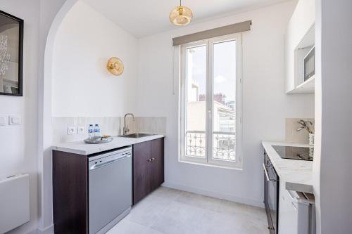 53 Montsouris Park 2 Bedrooms Quiet Alésia Renovated
