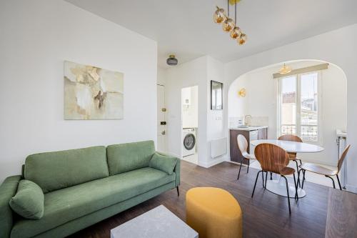 53 Montsouris Park 2 Bedrooms Quiet Alésia Renovated