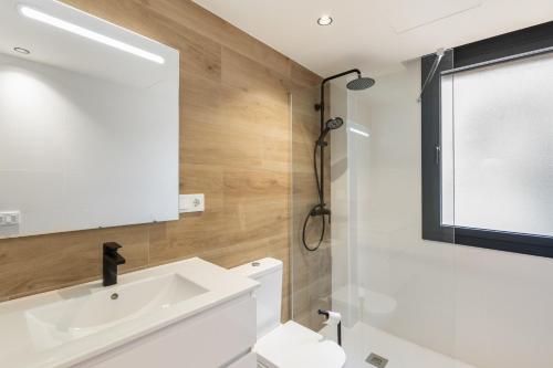 a bathroom with a white sink and a window at Be1960 tercer in Bagá