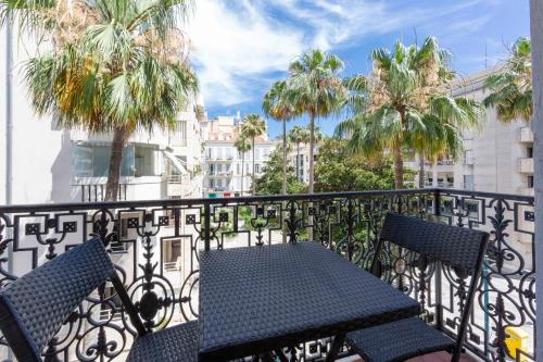 Chic and modern 65 m2 apartment-Cannes city center-1 bedroom 1 mezzanine