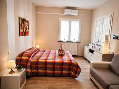a small bedroom with a bed and a couch at Marino Apartments in Levanto