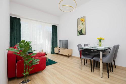 City Apartment with Two Bedrooms Near the Metro in Warsaw by Noclegi Renters