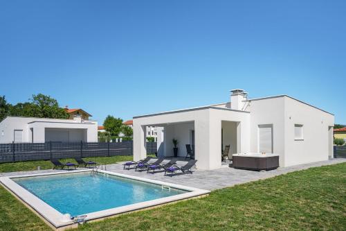 Villas with Private Pool and Jacuzzi