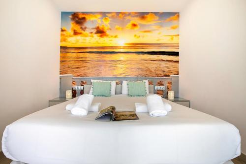 Marbella Sunshine - First Line Beach & Terrace by Rent Me