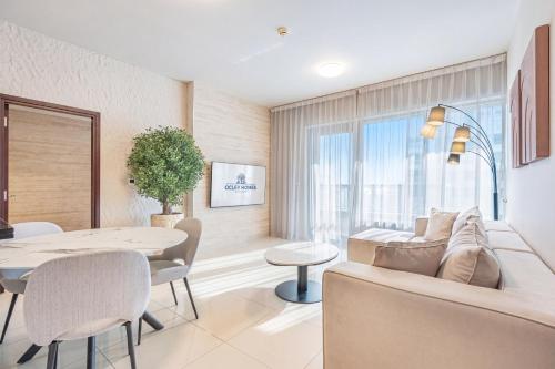 Elegant City Home with Iconic Burj Khalifa Views