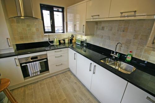 York's Grape Lane Apartments - Middle Floor photo 5
